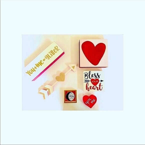 Target‎ Valentine Home Decor & Tier Signs - Picture 1 of 3